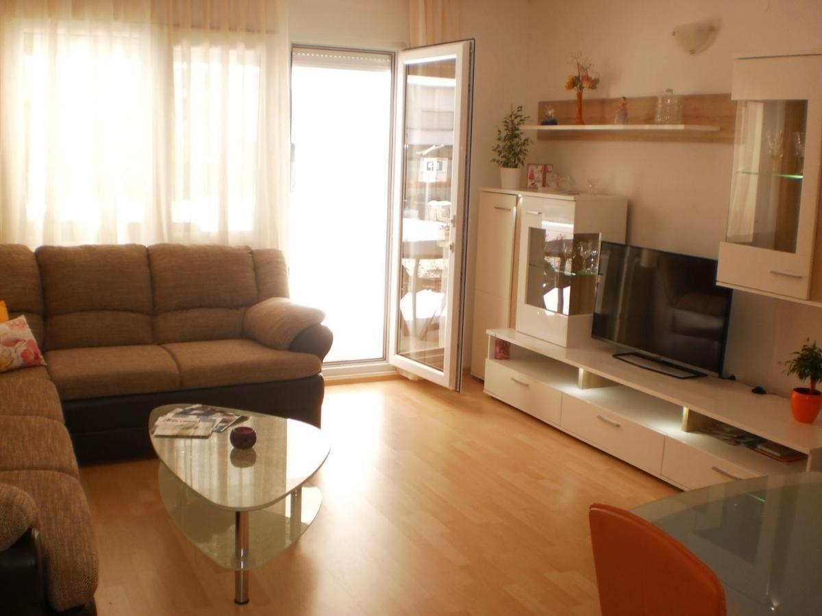 Apartment Lana Omiš Exterior foto